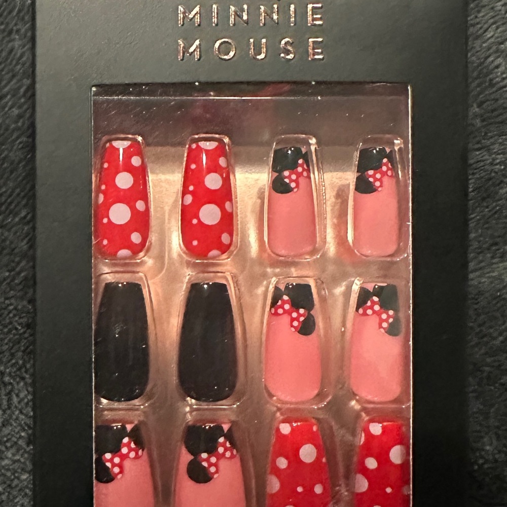 NWT REVOLUTION x MINNIE MOUSE glue on nails 💅🏻 - Picture 3 of 3